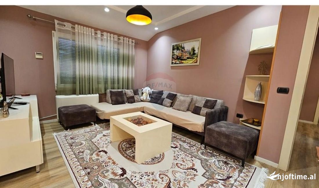 Shtepi me qera Apartament ne Tirane, 2+1, Mobilimi E mobiluar, Pagesa 1,000  Euro.