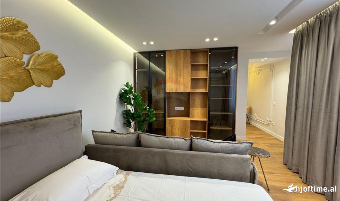 Shtepi ne shitje Apartament ne Tirane, Garsoniere, Mobilimi E mobiluar, Pagesa 115,000  Euro.