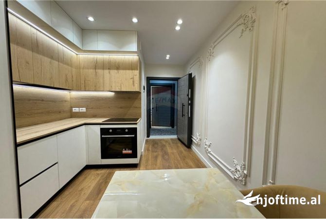 Shtepi ne shitje Apartament ne Tirane, Garsoniere, Mobilimi E mobiluar, Pagesa 115,000  Euro.