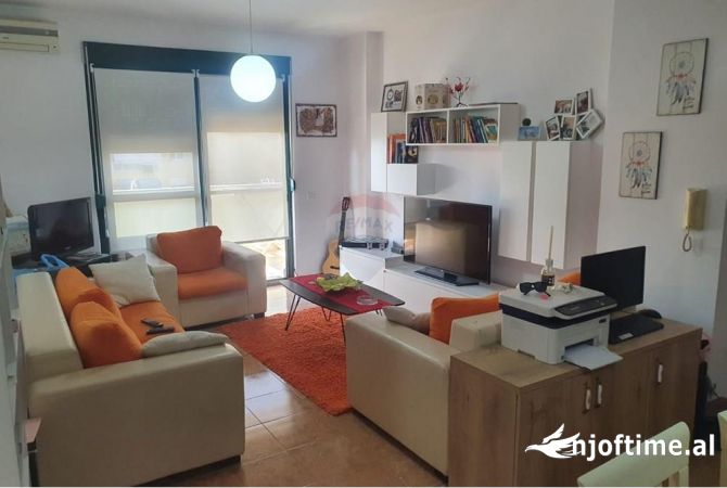 Apartament 2+1 me qera tek PAZARI I RI