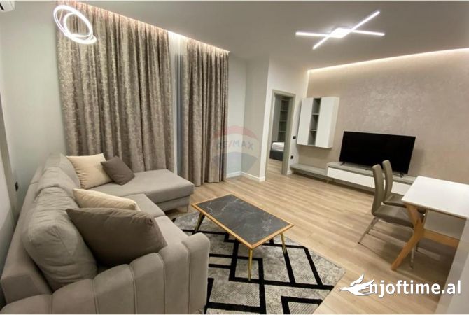 Shtepi me qera 2+1 ne Tirane - 1,400 Euro
