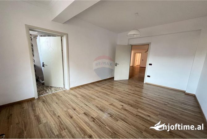 APARTAMENT 3+1 PER SHITJE TEK PETRONINI