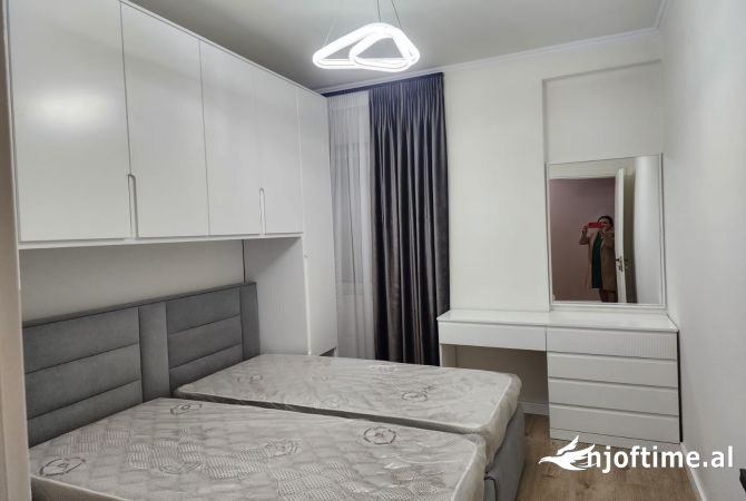 Shtepi me qera Apartament ne Tirane, 2+1, Mobilimi E mobiluar, Pagesa 750  Euro.