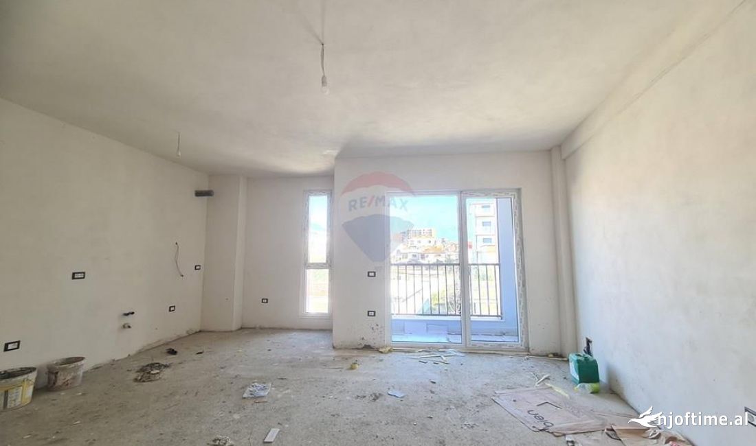 Shtepi ne shitje Apartament ne Tirane, 2+1, Mobilimi Bosh, pa mobiluar, Pagesa 162,500  Euro.