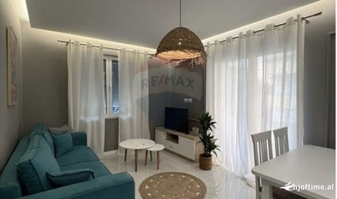 Shtepi me qera Apartament ne Tirane, 2+1, Mobilimi E mobiluar, Pagesa 700  Euro.