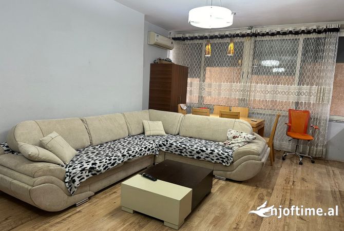 Shtepi ne shitje Apartament ne Tirane, 1+1, Mobilimi E mobiluar, Pagesa 105,000  Euro.
