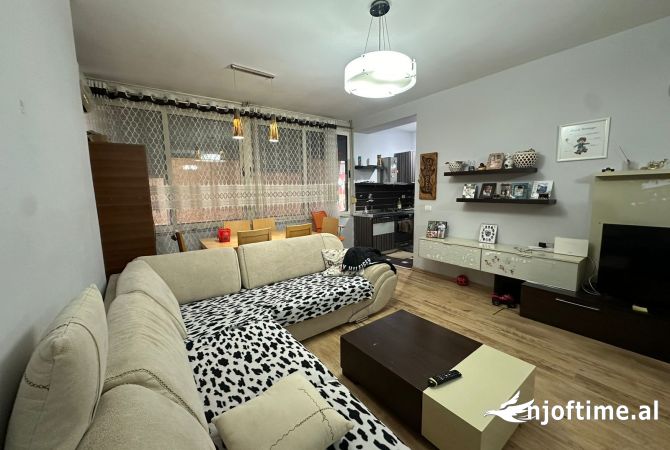 Shtepi ne shitje Apartament ne Tirane, 1+1, Mobilimi E mobiluar, Pagesa 105,000  Euro.