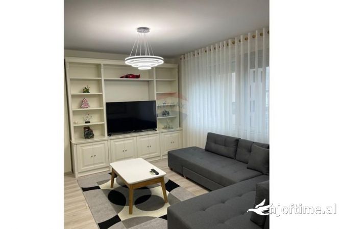 Shtepi me qera 1+1 ne Tirane - 900 Euro