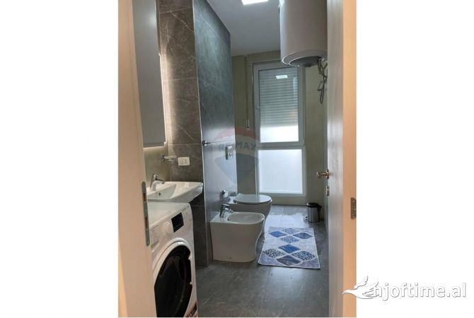 Shtepi me qera 2+1 ne Tirane - 900 Euro