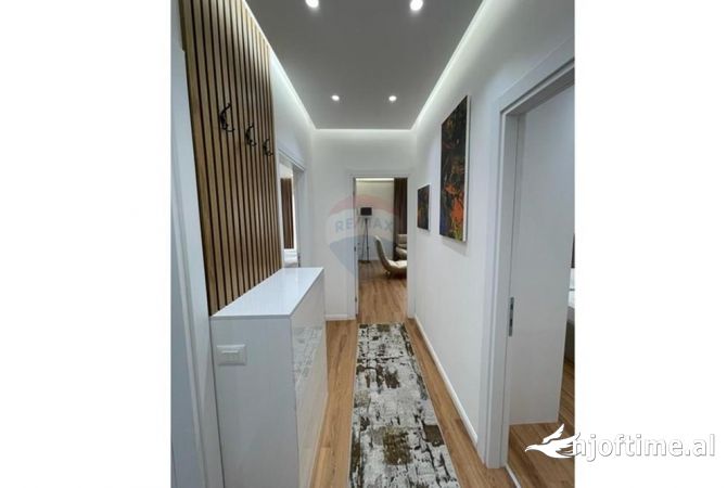 Shtepi ne shitje Apartament ne Tirane, 2+1, Mobilimi E mobiluar, Pagesa 210,000  Euro.