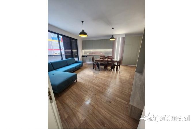 Shtepi me qera 2+1 ne Tirane - 800 Euro