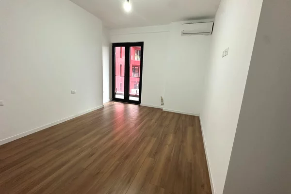 Ambient biznesi me qera 3+1 ne Tirane - 650 Euro