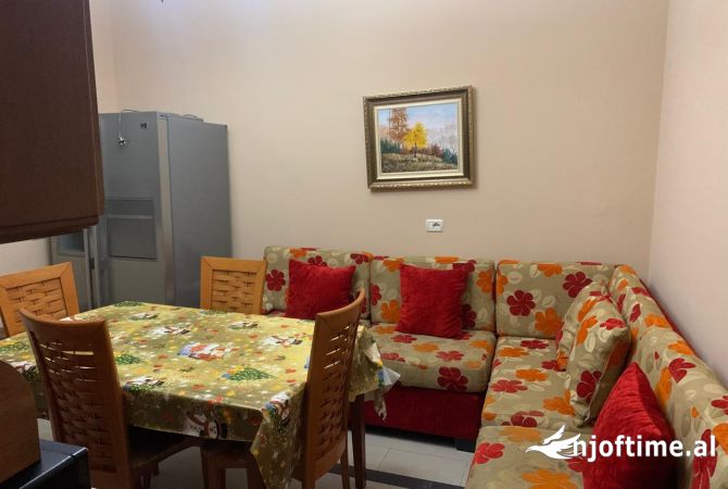 Shtepi me qera Apartament ne Tirane, 2+1, Mobilimi E mobiluar, Pagesa 600  Euro.