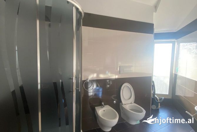 Shtepi me qera Apartament ne Tirane, 2+1, Mobilimi E mobiluar, Pagesa 750  Euro.