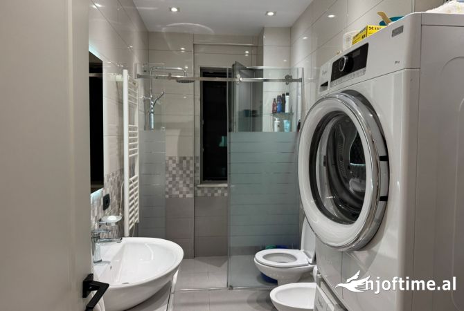 Shtepi ne shitje Apartament ne Tirane, 2+1, Mobilimi E mobiluar, Pagesa 240,000  Euro.