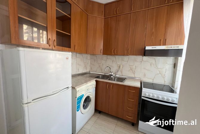 Shtepi me qera Apartament ne Tirane, 2+1, Mobilimi E mobiluar, Pagesa 600  Euro.