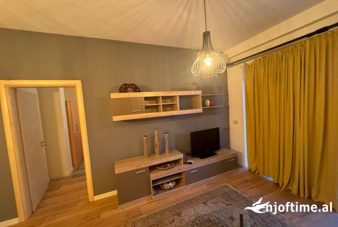 Shtepi me qera Apartament ne Tirane, 1+1, Mobilimi E mobiluar, Pagesa 450  Euro.