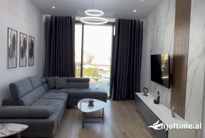 Shtepi me qera 2+1 ne Tirane - 1,300 Euro