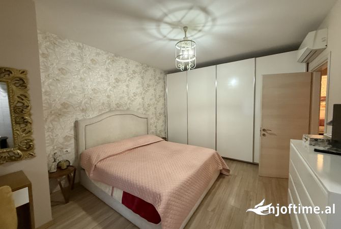 Shtepi me qera Apartament ne Tirane, 3+1, Mobilimi E mobiluar, Pagesa 1,000  Euro.