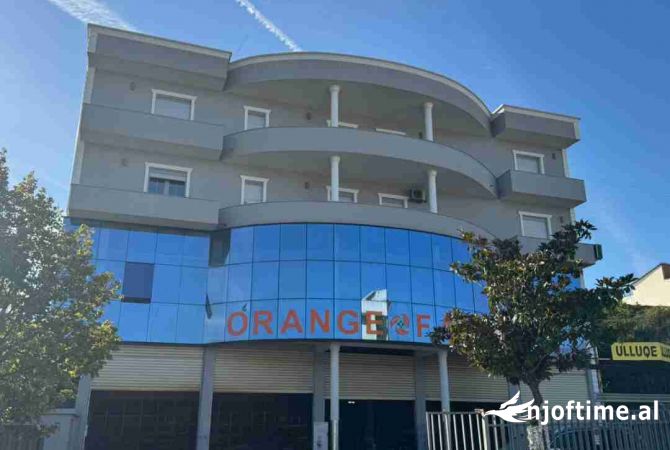Ambient biznesi me qera 3+1 ne Tirane - 1,500 Euro