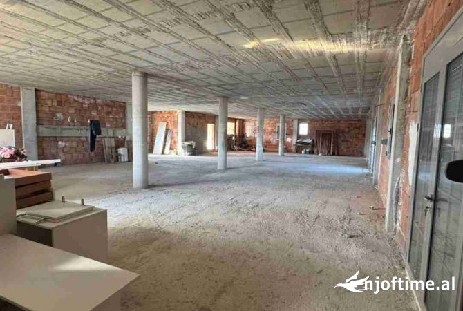 Ambient biznesi me qera 3+1 ne Tirane - 1,500 Euro