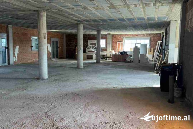 Ambient biznesi me qera 3+1 ne Tirane - 1,500 Euro