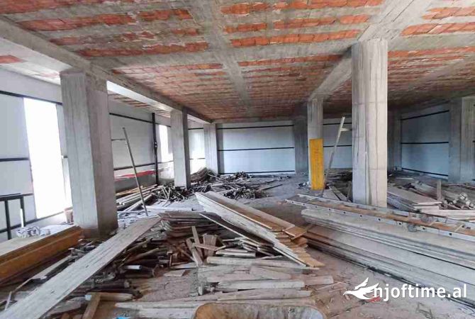 Ambient biznesi me qera 6+1 ne Tirane - 2,000 Euro