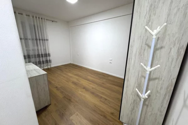 Shtepi me qera Apartament ne Tirane, 2+1, Mobilimi E mobiluar, Pagesa 700  Euro.