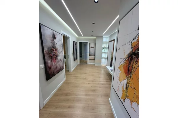 Shtepi ne shitje Apartament ne Tirane, 2+1, Mobilimi E mobiluar, Pagesa 299,000  Euro.