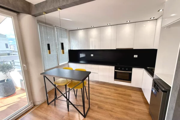 Shtepi me qera Apartament ne Tirane, 2+1, Mobilimi E mobiluar, Pagesa 1,000  Euro.