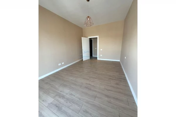 Shtepi ne shitje Apartament ne Tirane, 1+1, Mobilimi Bosh, pa mobiluar, Pagesa 159,000  Euro.