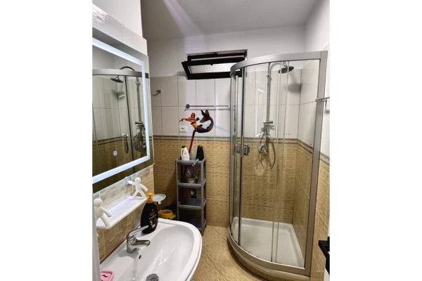 Shtepi me qera Apartament ne Tirane, 3+1, Mobilimi E mobiluar, Pagesa 1,200  Euro.