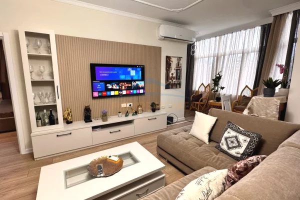 Shtepi me qera Apartament ne Tirane, 3+1, Mobilimi E mobiluar, Pagesa 1,200  Euro.