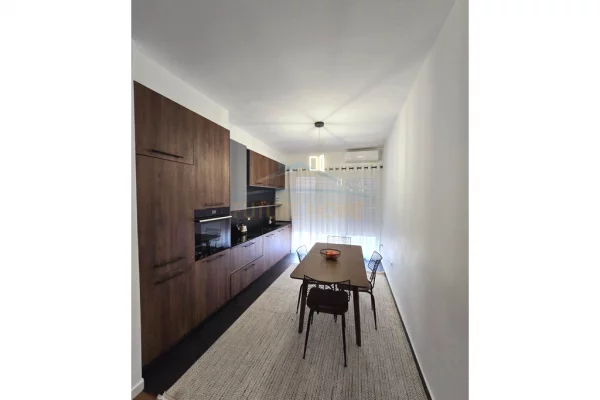 Shtepi me qera Apartament ne Tirane, 2+1, Mobilimi E mobiluar, Pagesa 1,100  Euro.