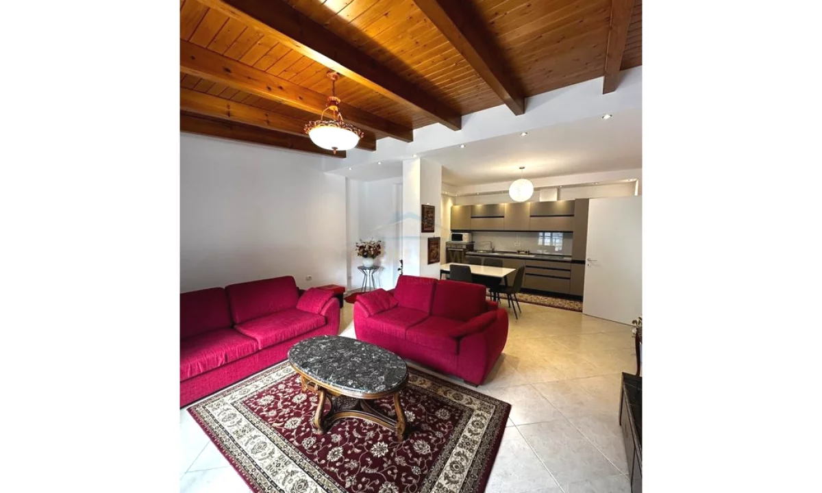 Shtepi me qera Apartament ne Tirane, 3+1, Mobilimi E mobiluar, Pagesa 1,400  Euro.