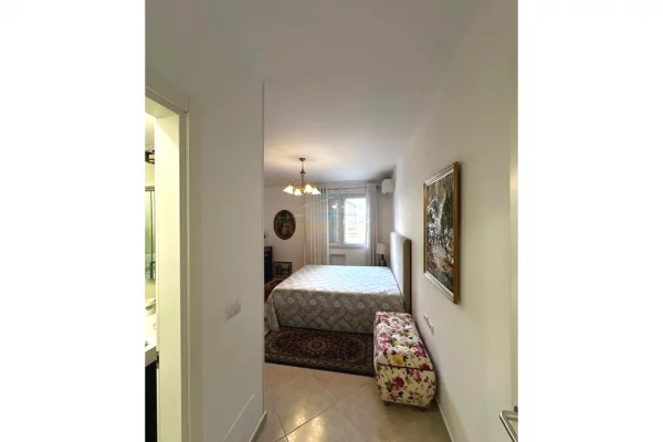 Shtepi me qera Apartament ne Tirane, 3+1, Mobilimi E mobiluar, Pagesa 1,400  Euro.