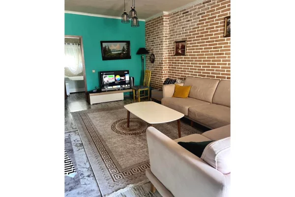 Shtepi me qera 2+1 ne Tirane - 750 Euro