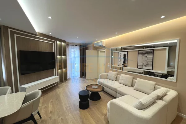 Shitet, Apartament 2+1+2+Post Parkimi, Rruga e Durrësit, Tiranë.