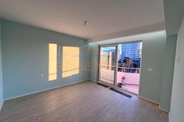 Ambient biznesi me qera 3+1 ne Tirane - 1,200 Euro