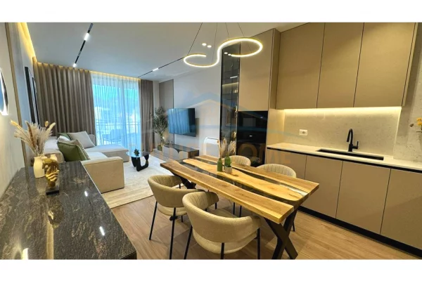 Appartamento in affitto a Tirana 2+1, Arredato