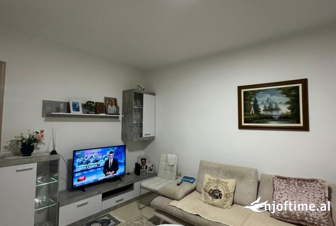 Shtepi ne shitje Apartament ne Tirane, 3+1, Mobilimi E mobiluar, Pagesa 180,000  Euro.