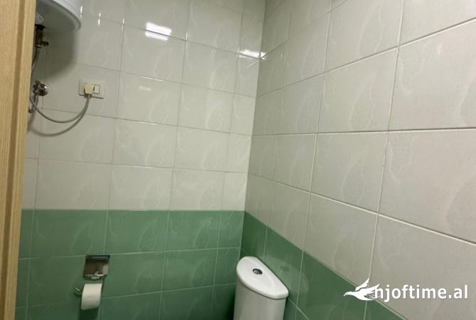 Shtepi ne shitje Apartament ne Tirane, 3+1, Mobilimi E mobiluar, Pagesa 180,000  Euro.