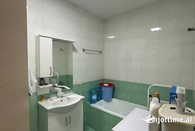 Shtepi ne shitje Apartament ne Tirane, 3+1, Mobilimi E mobiluar, Pagesa 180,000  Euro.