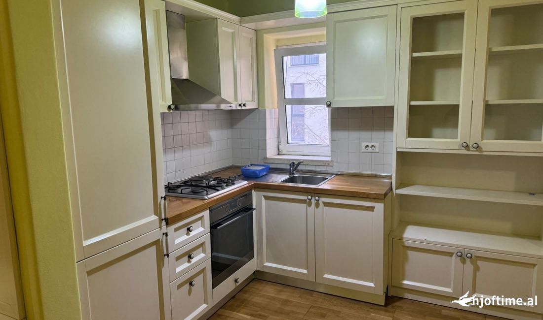 Shtepi ne shitje Apartament ne Tirane, 1+1, Mobilimi E mobiluar, Pagesa 110,000  Euro.