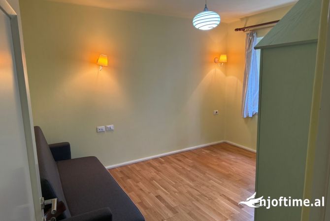Shtepi ne shitje Apartament ne Tirane, 1+1, Mobilimi E mobiluar, Pagesa 110,000  Euro.