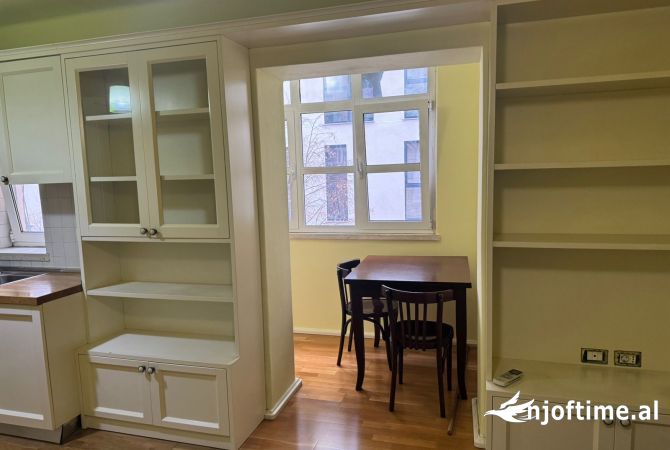 Shtepi ne shitje Apartament ne Tirane, 1+1, Mobilimi E mobiluar, Pagesa 110,000  Euro.