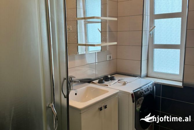 Shtepi ne shitje Apartament ne Tirane, 1+1, Mobilimi E mobiluar, Pagesa 110,000  Euro.
