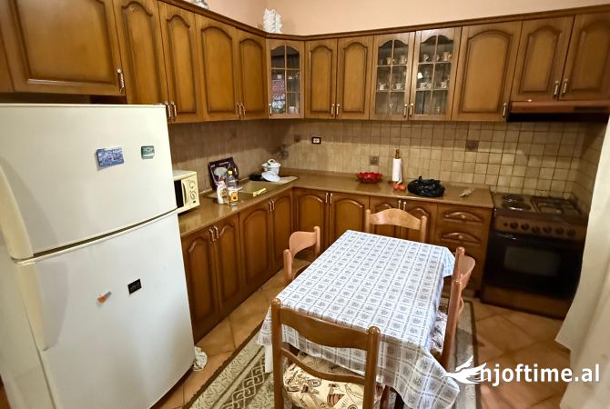 Shtepi me qera 2+1 ne Tirane - 400 Euro