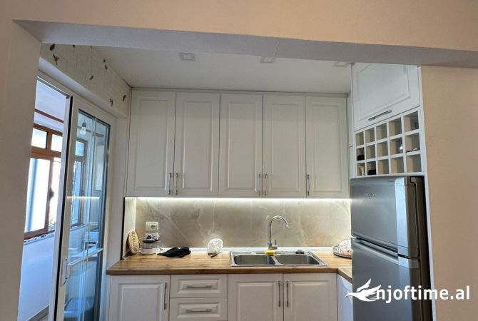 Shtepi ne shitje Apartament ne Tirane, 2+1, Mobilimi E mobiluar, Pagesa 130,000  Euro.