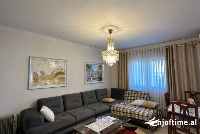 Shtepi ne shitje Apartament ne Tirane, 2+1, Mobilimi E mobiluar, Pagesa 130,000  Euro.